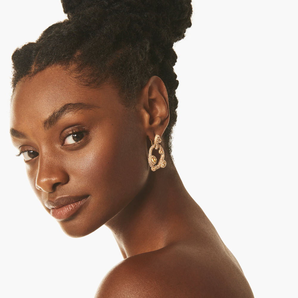 Imagem modelo efeito hover