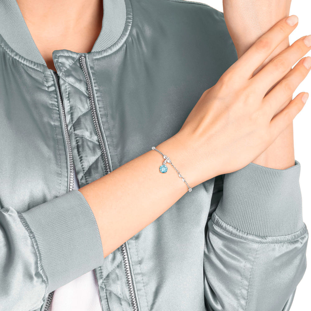 Imagem modelo efeito hover