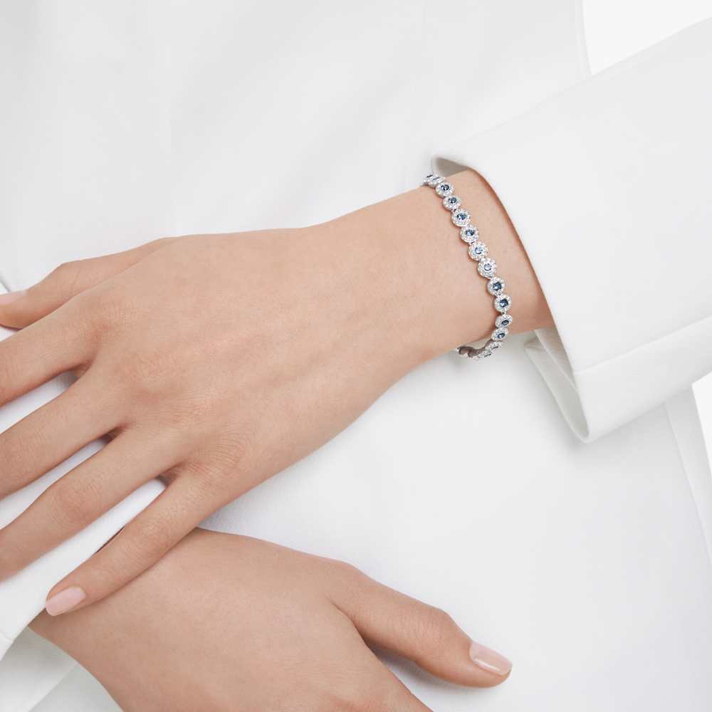 Imagem modelo efeito hover